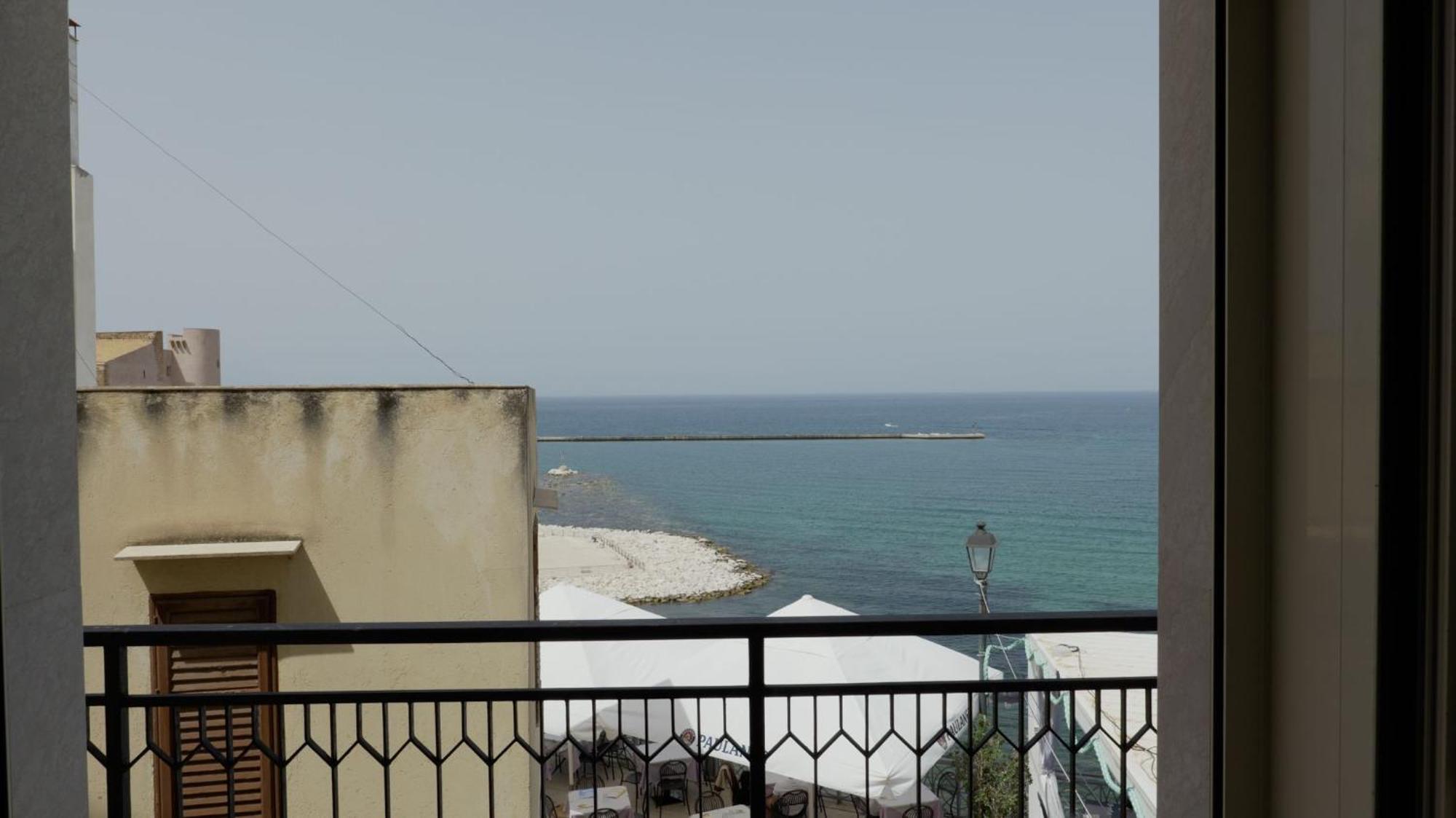Umari Rooms Castellammare del Golfo Exterior photo